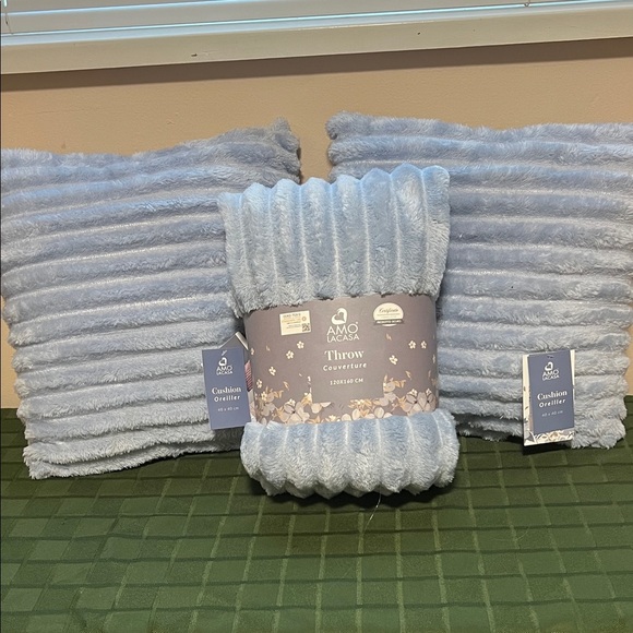 LACAUSA Other - NWT Light Blue Throw and Cushion Set